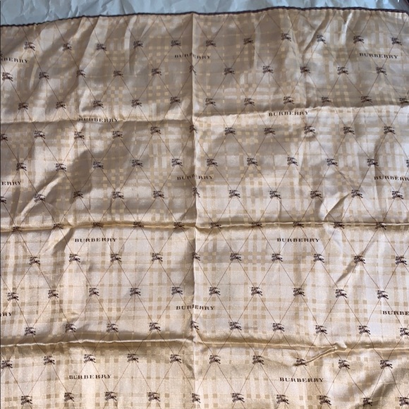 Burberry Checkered Scarf brandnew used store display #4 darker color in person - Picture 3 of 12